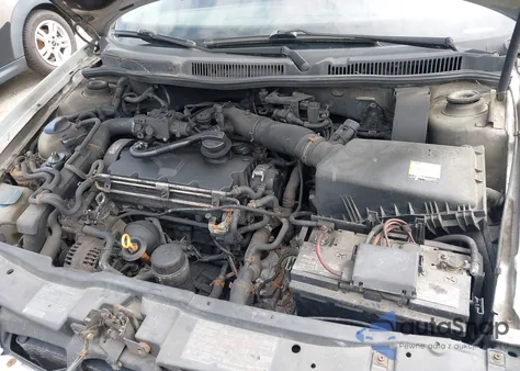 2005 Volkswagen Golf Gls Tdi from USA, damaged, VIN 9BWGR61J454001608